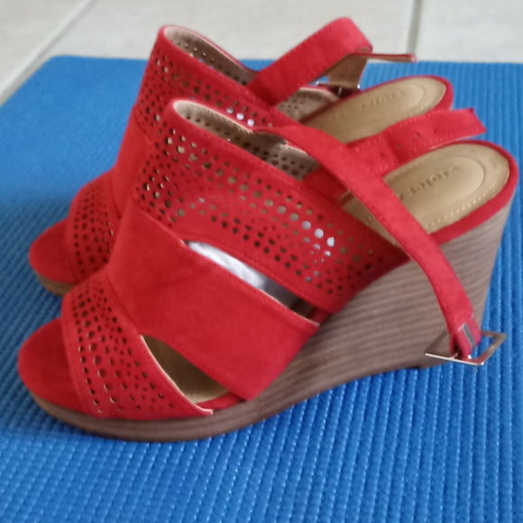 Evita Perforated Wedges - Picture 4 of 4